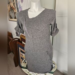 BCBG Max Azria Gray 100% Lambswool Knit Dress Size M Short Sleeve Zipper Pockets